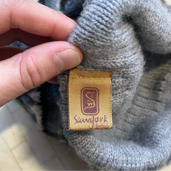 Cozy Knit 100% Alpaca Warm Kids Hat - Gray and Black - Picture 3 of 8